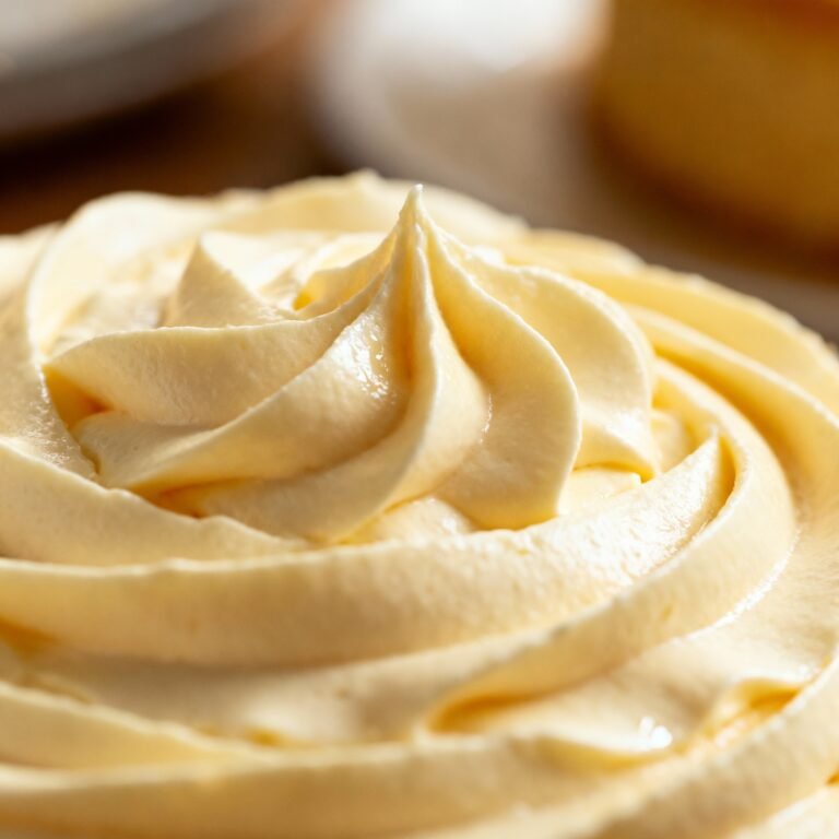 Vanilla Buttercream Frosting Recipe: The Creamiest Dream You’ll Ever Make